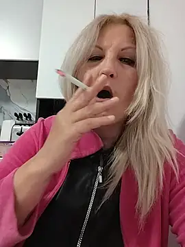 Divineblond Adlı Modelin Canlı XXX Sohbeti