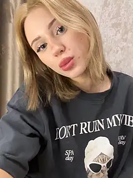 Alisaa_Kisaa Pertunjukan Webcam