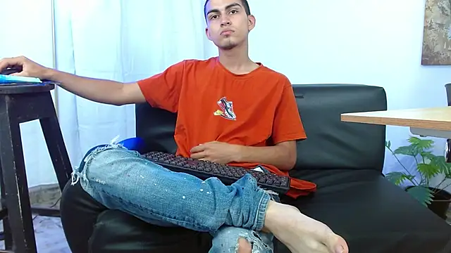 lucass_18: απευθείας συνομιλία ΧΧΧ