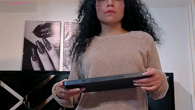 Zoe-yanin Adlı Modelin Canlı XXX Sohbeti