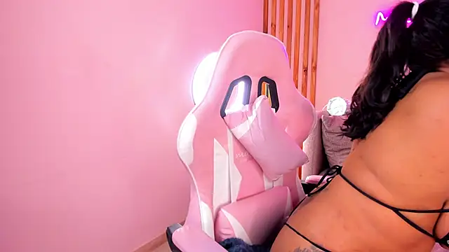 MadeleineSanez's Live XXX Chat