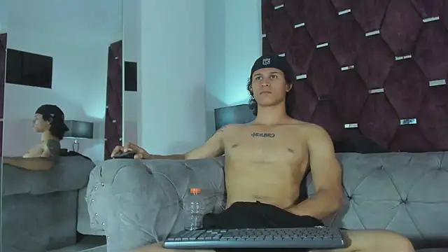 TonyBenedetti: вебкам-шоу