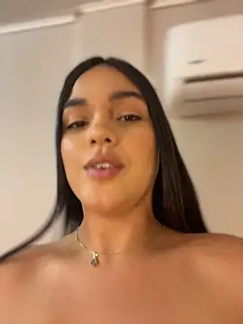 Bella-Ferrer Adlı Modelin Canlı XXX Sohbeti