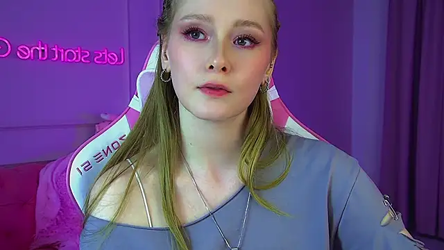 AgataFoxleyn Live XXX chat