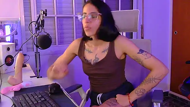 Poison_Ivy_29's Webcam Show