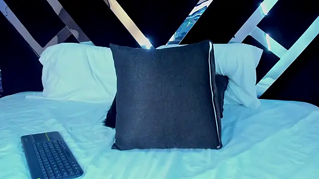 AmmyJones_ live XXX chat