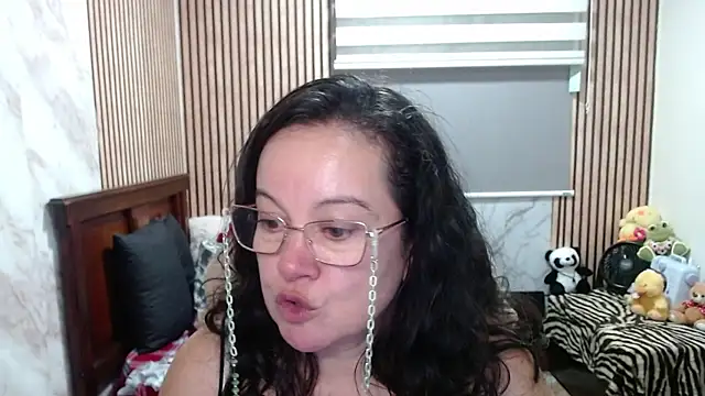 Chat +18 de Sonialorens_ ao vivo