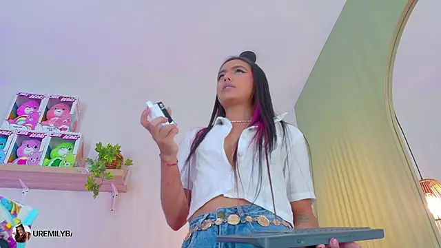 emily_bank élő XXX-chatje