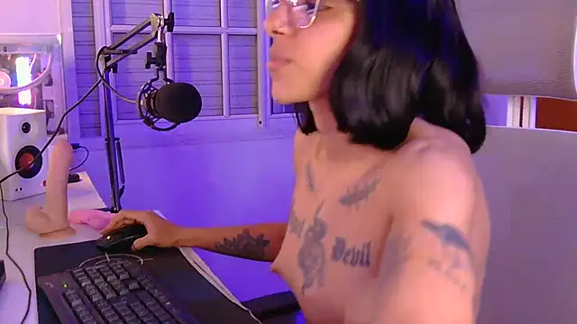 Poison_Ivy_29's Live XXX Chat