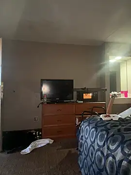 Stressreliever82: διαδικτυακό σόου στην κάμερα