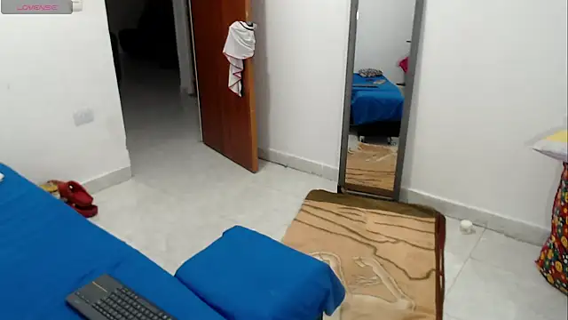 LAURA_Foxht live XXX chat