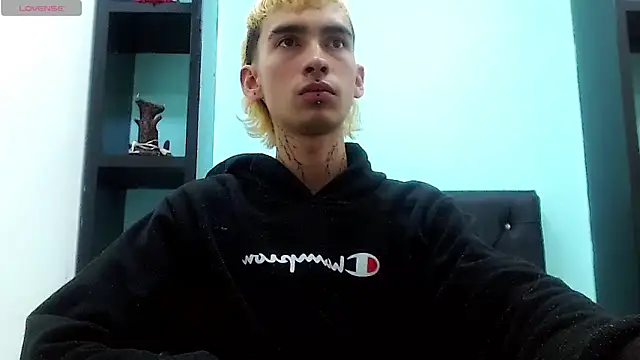 ttimy_x_boy Show Webcam