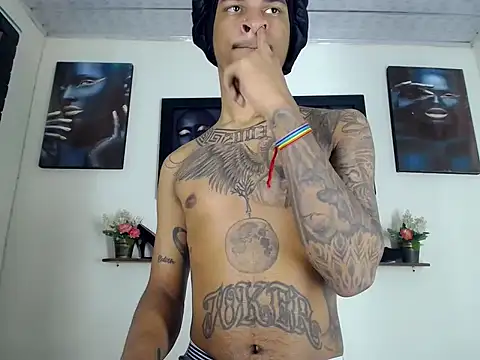 Tatoo_Noah Adlı Modelin Web Kamerası Şovu