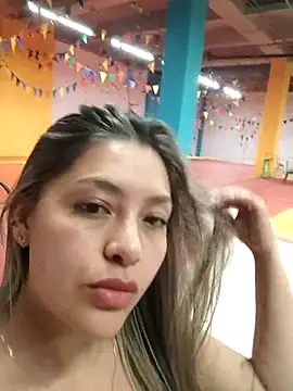 alana_69 Adlı Modelin Canlı XXX Sohbeti