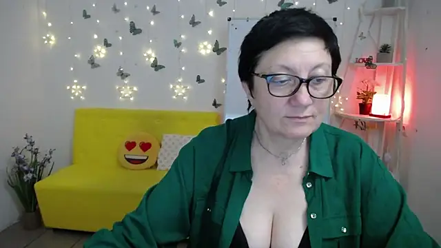 EmilyL0ve Chat XXX live