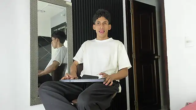 Chat XXX ao vivo de Emer_santos