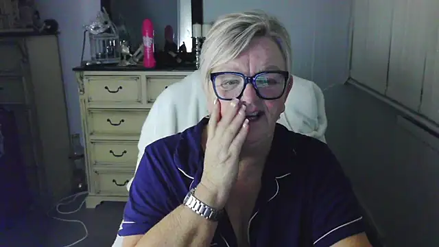 BridgetBlueEyes: онлайн-секс-чат