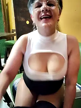 ilonna2025 webcam show