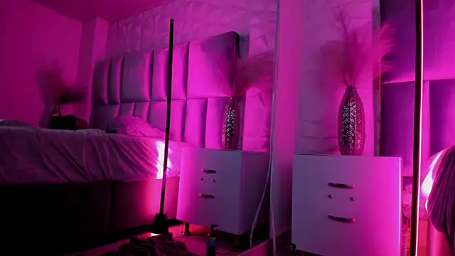 HollyPeach Adlı Modelin Canlı XXX Sohbeti