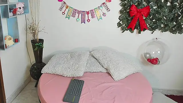 DestinyHills' Live XXX Chat