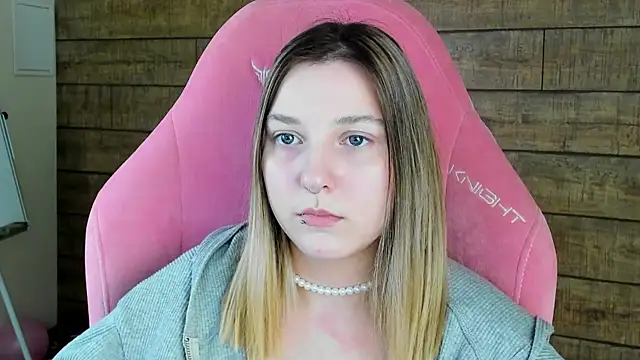 دردشة TinnaBurton الجنسية المباشرة