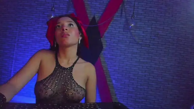 Alanah_R – Naživo XXX chat