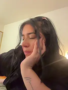 Chat +18 de KallyMyller1 ao vivo