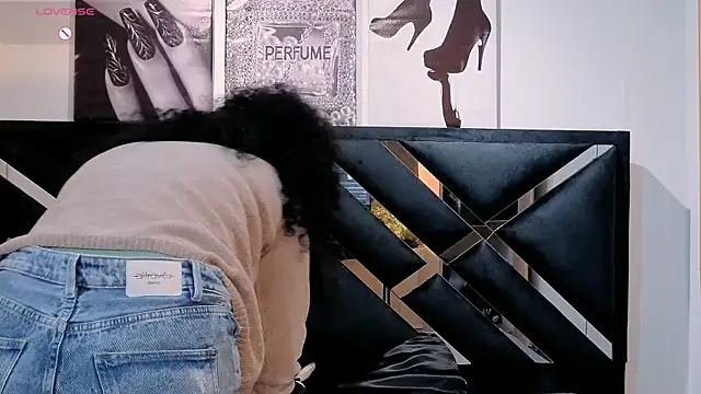 Zoe-yanin's Live XXX Chat