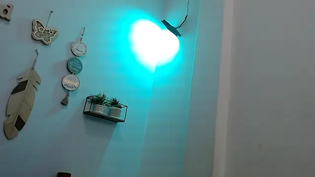 maidycute18's Live XXX Chat