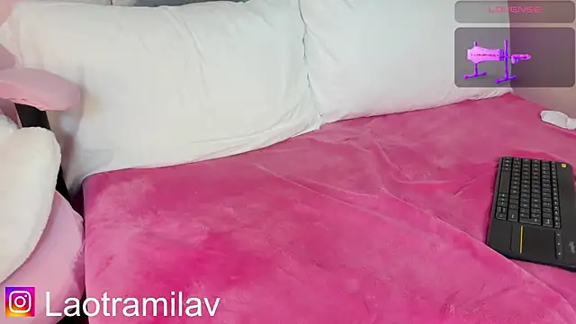 MilaVelour's Live XXX Chat