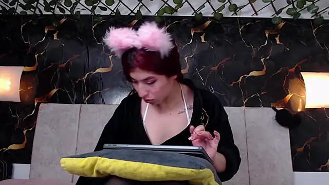 XXX chat uživo modela adriscute