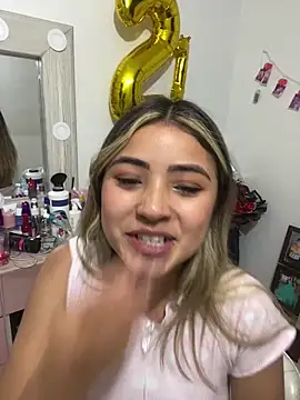 sweetlove- live XXX chat