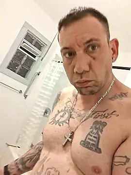 Brandon23xxxgb's Webcam Show