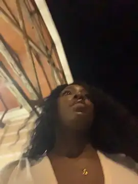 Chat +18 de ZarahFerreira ao vivo