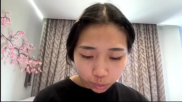 Pokazy przed kamerką – SweetMiaXO