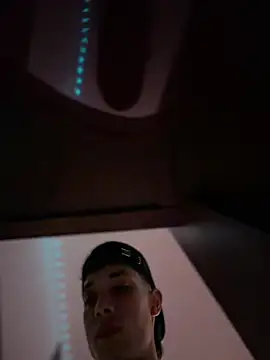 Chatroom XXX en direct de RoughDiamond_