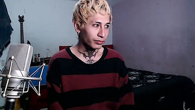 Show modela Alien_Twink na web-kameri