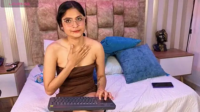 Chat +18 de ariel__bennett ao vivo