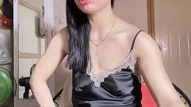 LinhChi_9x's Live XXX Chat