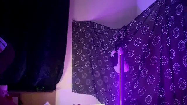 XXX chat uživo modela Guyst049