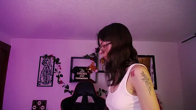 Chat +18 de emily_34_ ao vivo