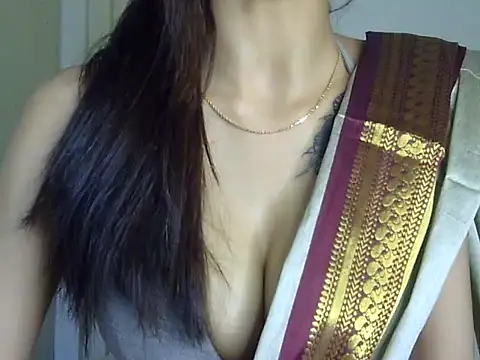 YOUR__ALLY Adlı Modelin Canlı XXX Sohbeti