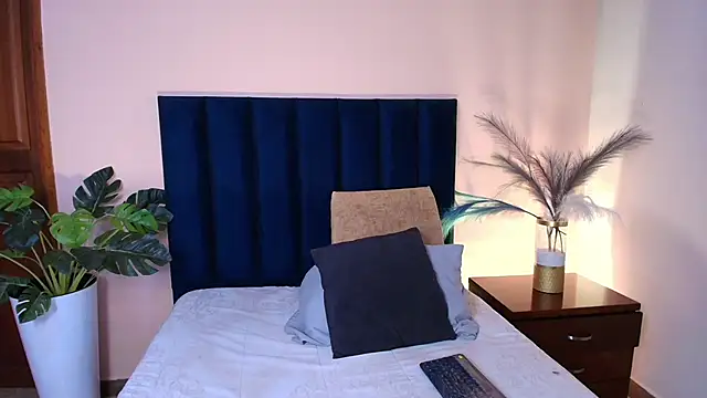 แชท XXX สดของ Zamira_Taylor