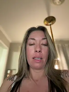 Chat XXX ao vivo de MiraKisss