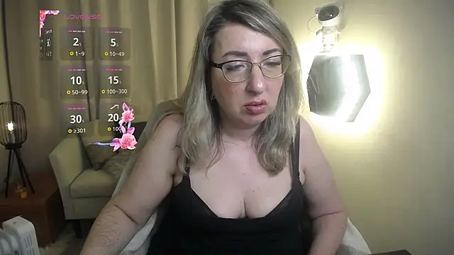 KKMimiKK: онлайн-секс-чат