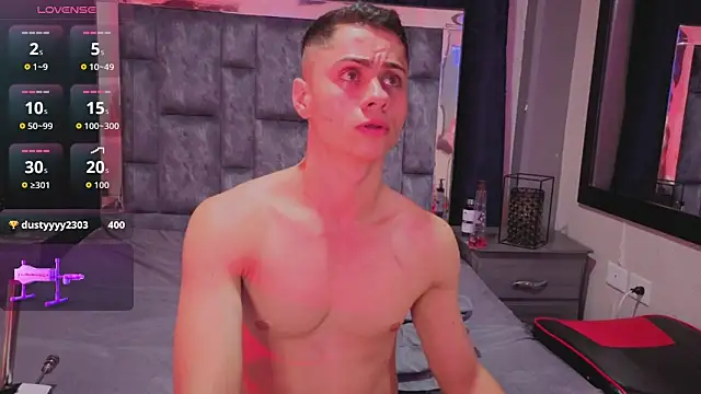 LeoMonnroe Show in webcam