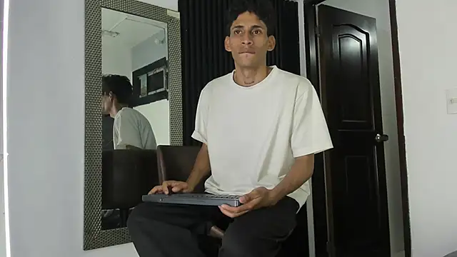 Chat +18 de Emer_santos ao vivo