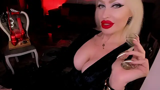 FinDomGod Adlı Modelin Canlı XXX Sohbeti