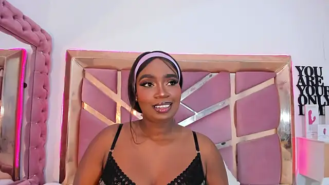 Britanymooree's Live XXX Chat