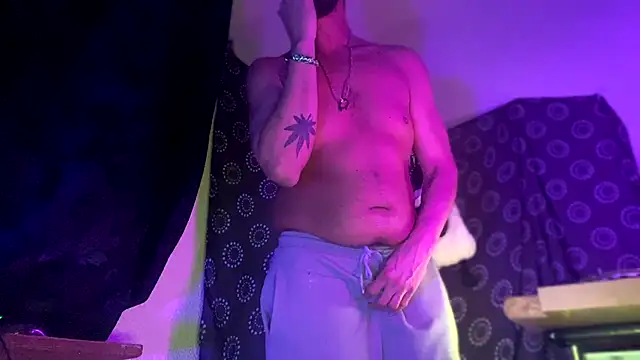 Guyst049 Webcam-Show